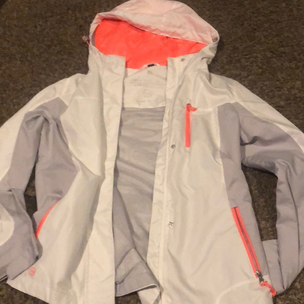 Women’s windbreaker